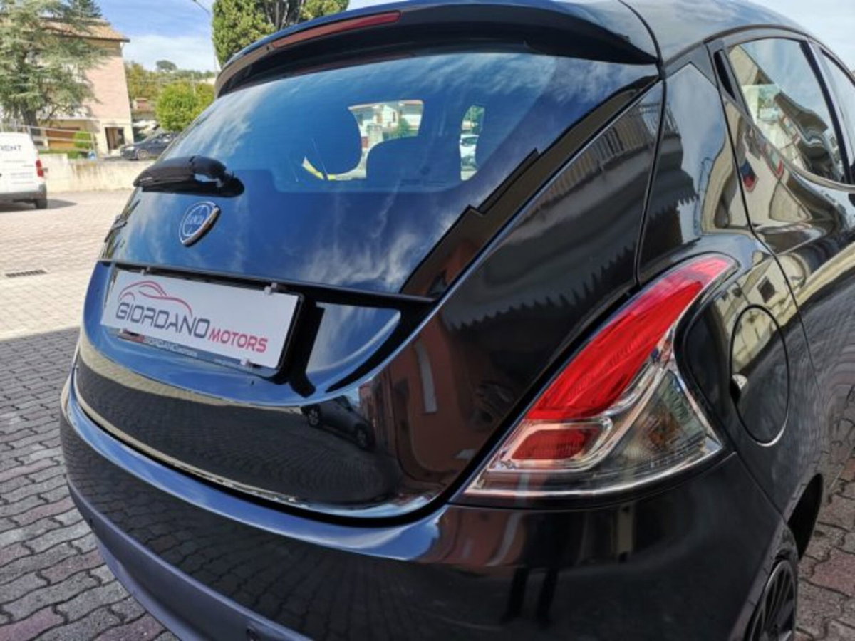 Lancia Ypsilon 1.2 69 CV 5 porte GPL Gold Plus (7)