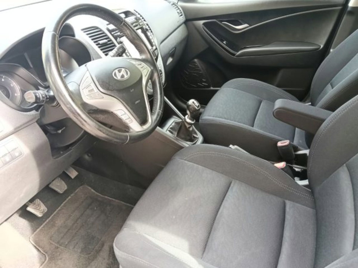 Hyundai ix20 1.4 CRDI 90 CV XPossible (17)