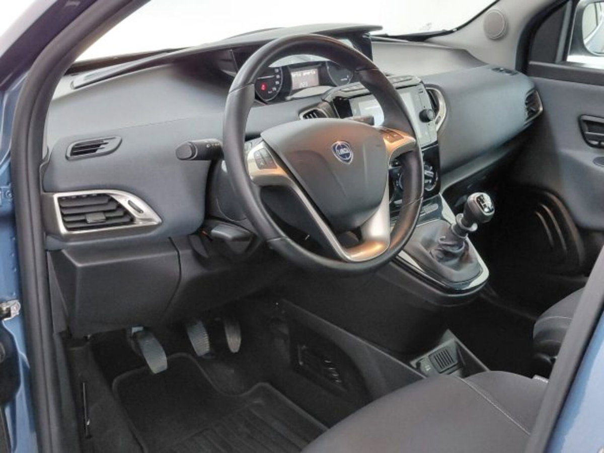 Lancia Ypsilon 1.0 FireFly 5 porte S&S Hybrid Gold Plus (10)