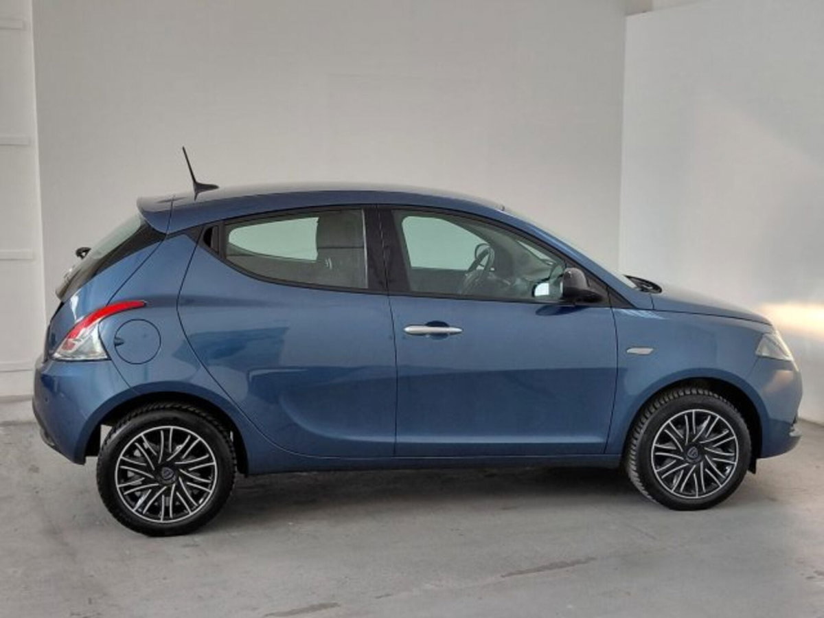 Lancia Ypsilon 1.0 FireFly 5 porte S&S Hybrid Gold Plus (6)