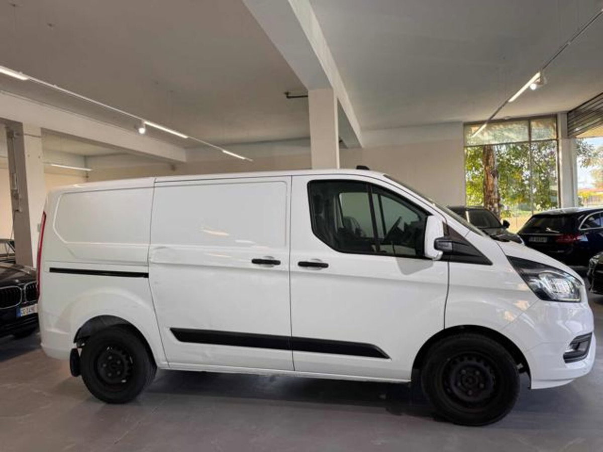 Ford Transit Custom Furgone 320 2.0 EcoBlue 130 PL Furgone Titanium (16)