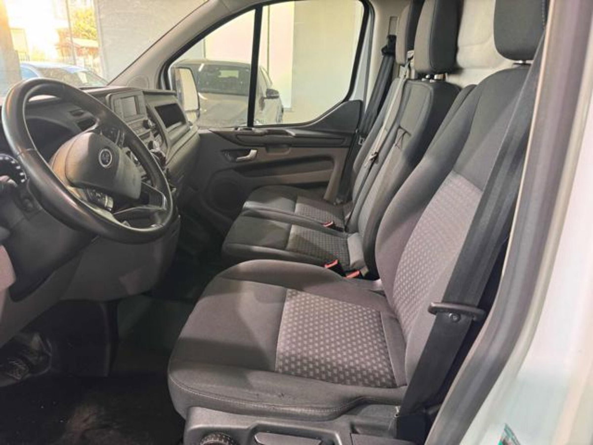 Ford Transit Custom Furgone 320 2.0 EcoBlue 130 PL Furgone Titanium (8)