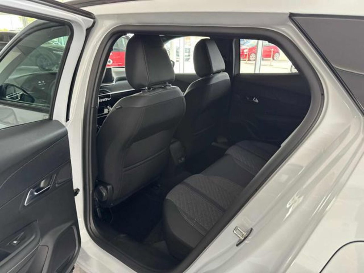 Peugeot 2008 PureTech 100 S&S Allure (10)