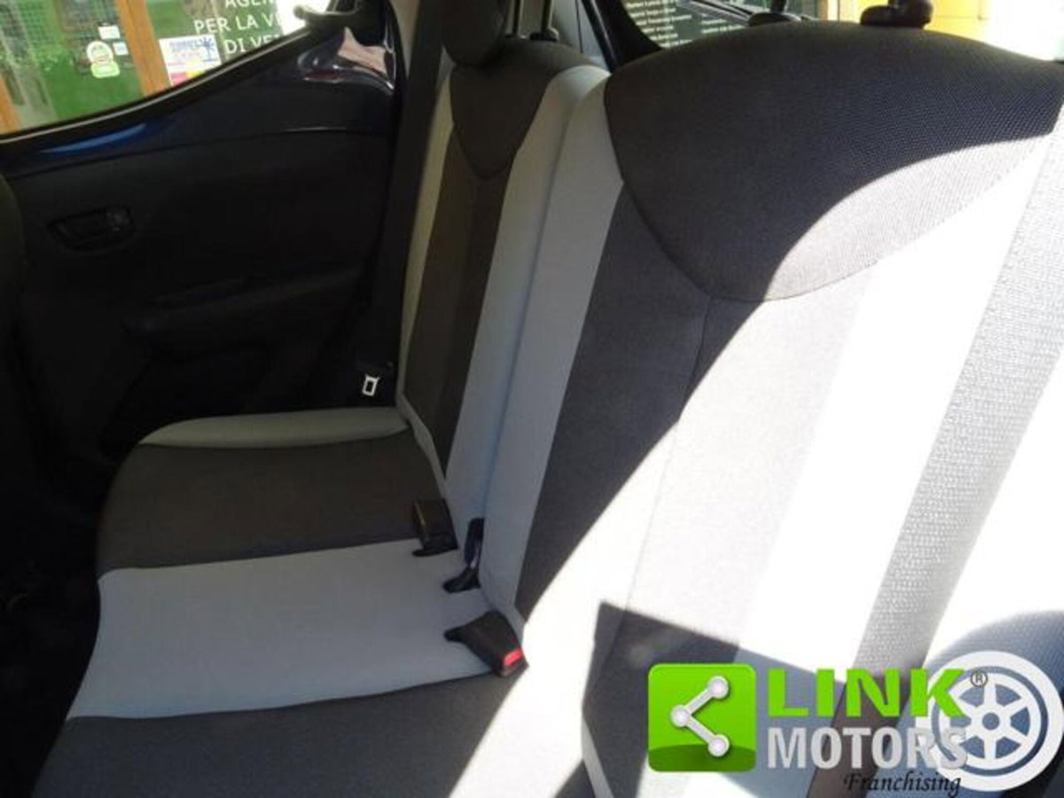 Toyota Aygo 1.0 VVT-i 69 CV 5 porte x-clusiv (9)