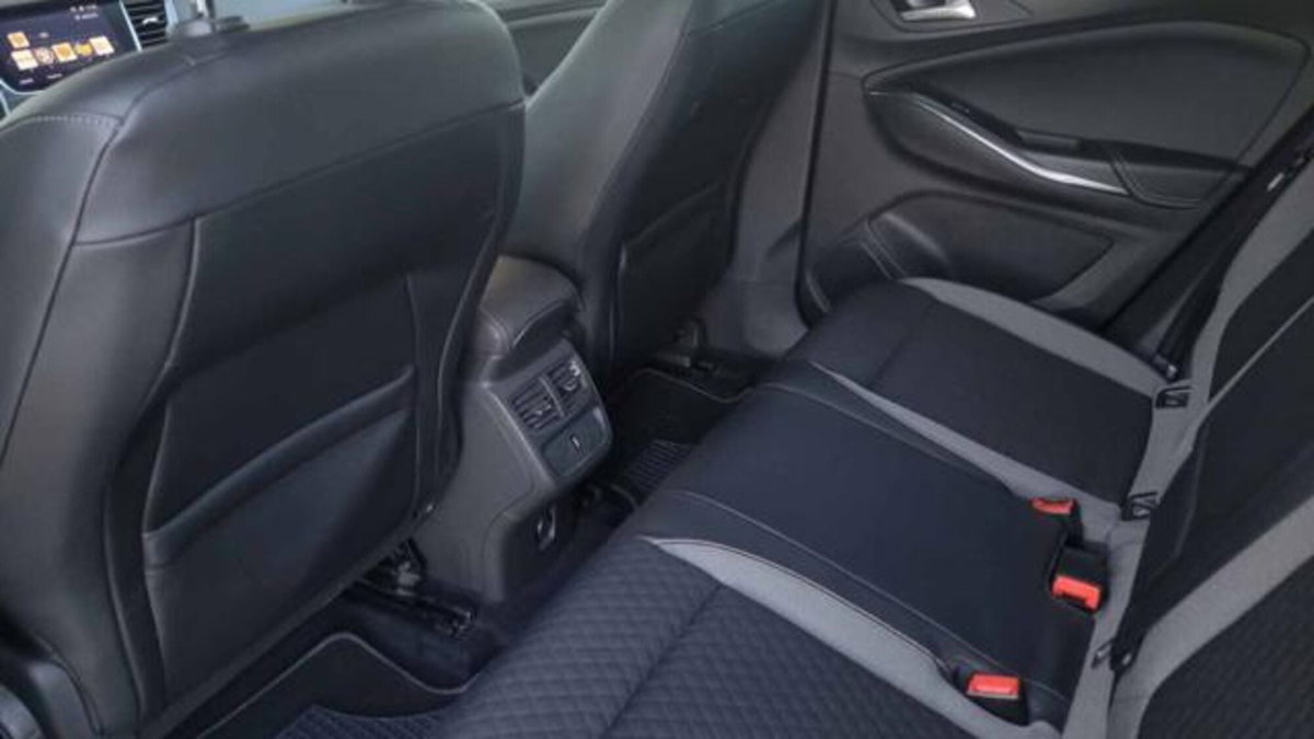 Opel Grandland X 1.5 diesel Ecotec Start&Stop aut. 120 Anniv. (7)