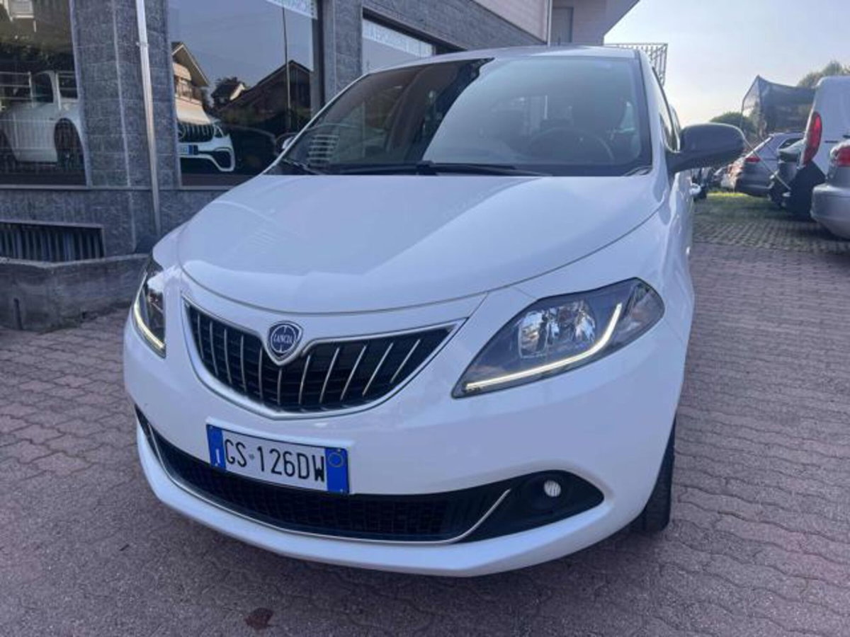 Lancia Ypsilon 1.0 FireFly 5 porte S&S Hybrid Gold Plus (2)