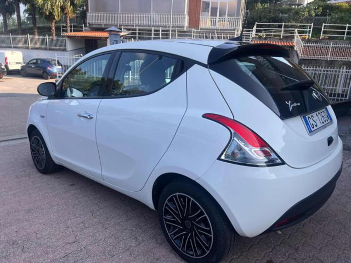 Lancia Ypsilon 1.0 FireFly 5 porte S&S Hybrid Gold Plus (7)