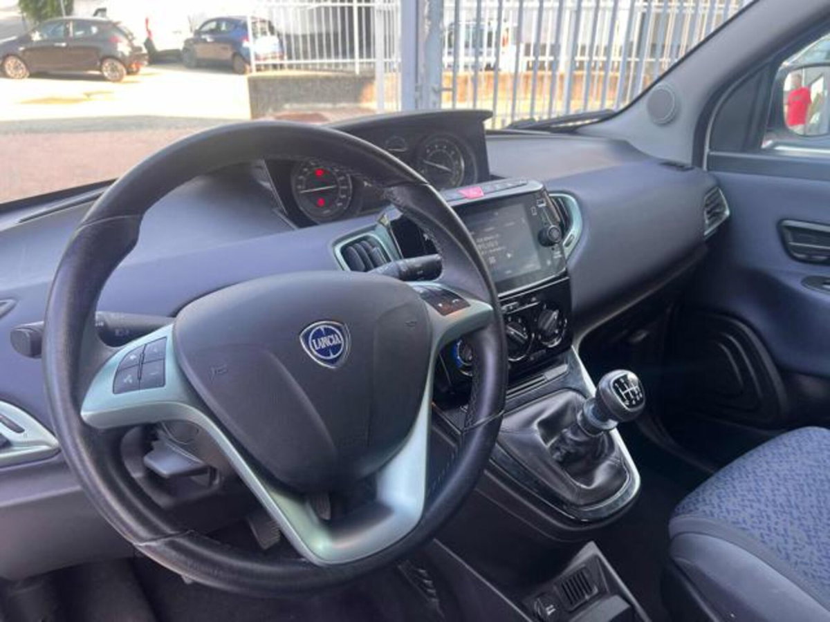 Lancia Ypsilon 1.0 FireFly 5 porte S&S Hybrid Gold Plus (9)