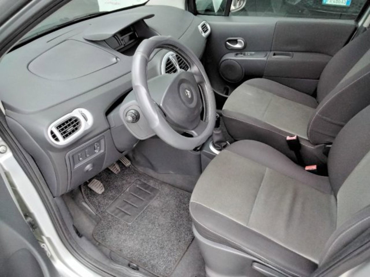 Renault Modus 1.5 dCi 85CV Dynamique (12)