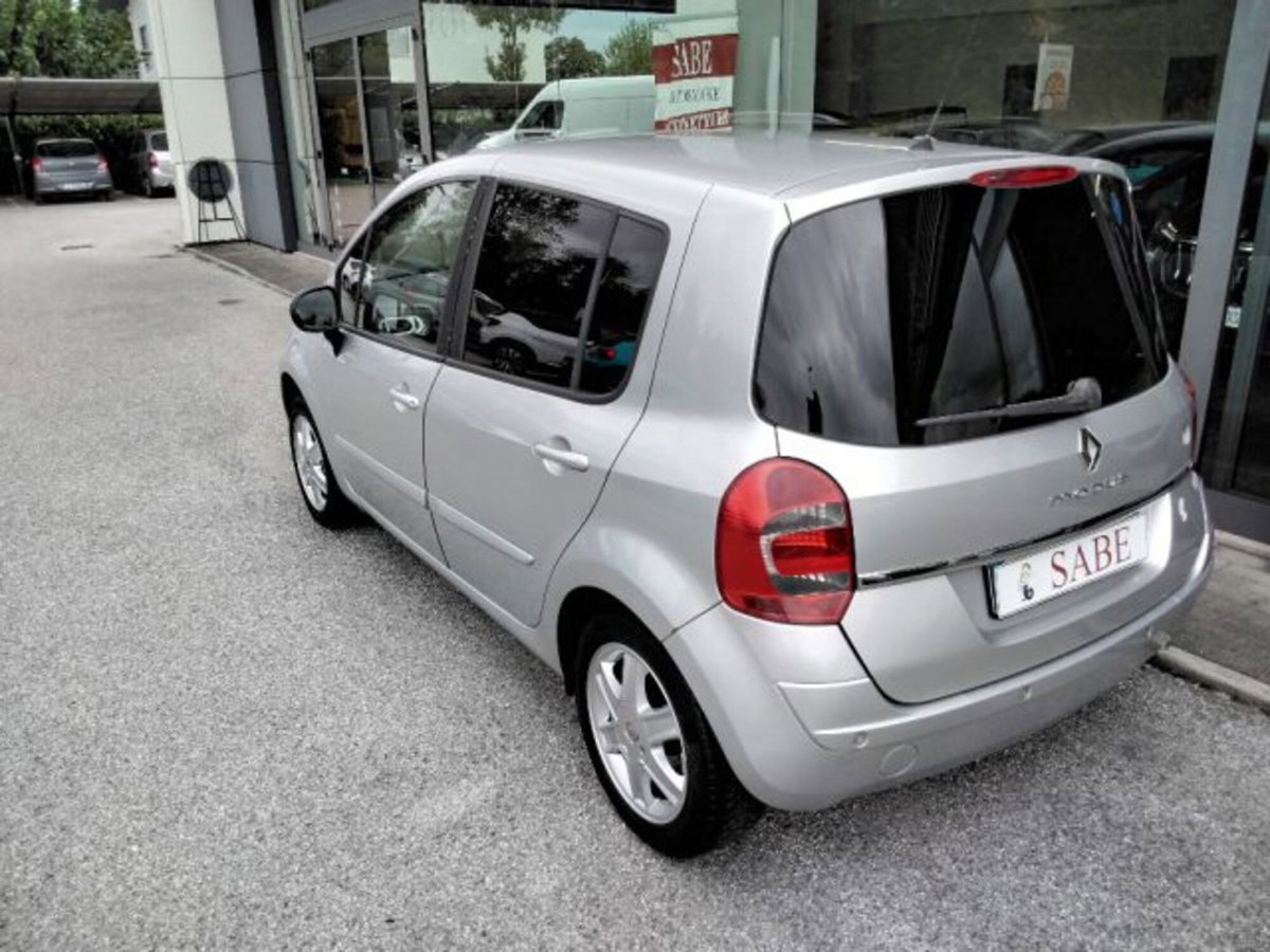 Renault Modus 1.5 dCi 85CV Dynamique (9)