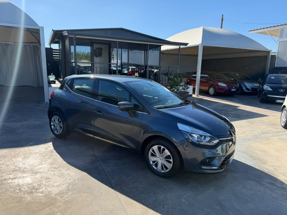 Renault Clio TCe 12V 90 CV GPL 5 porte Moschino Zen (2)