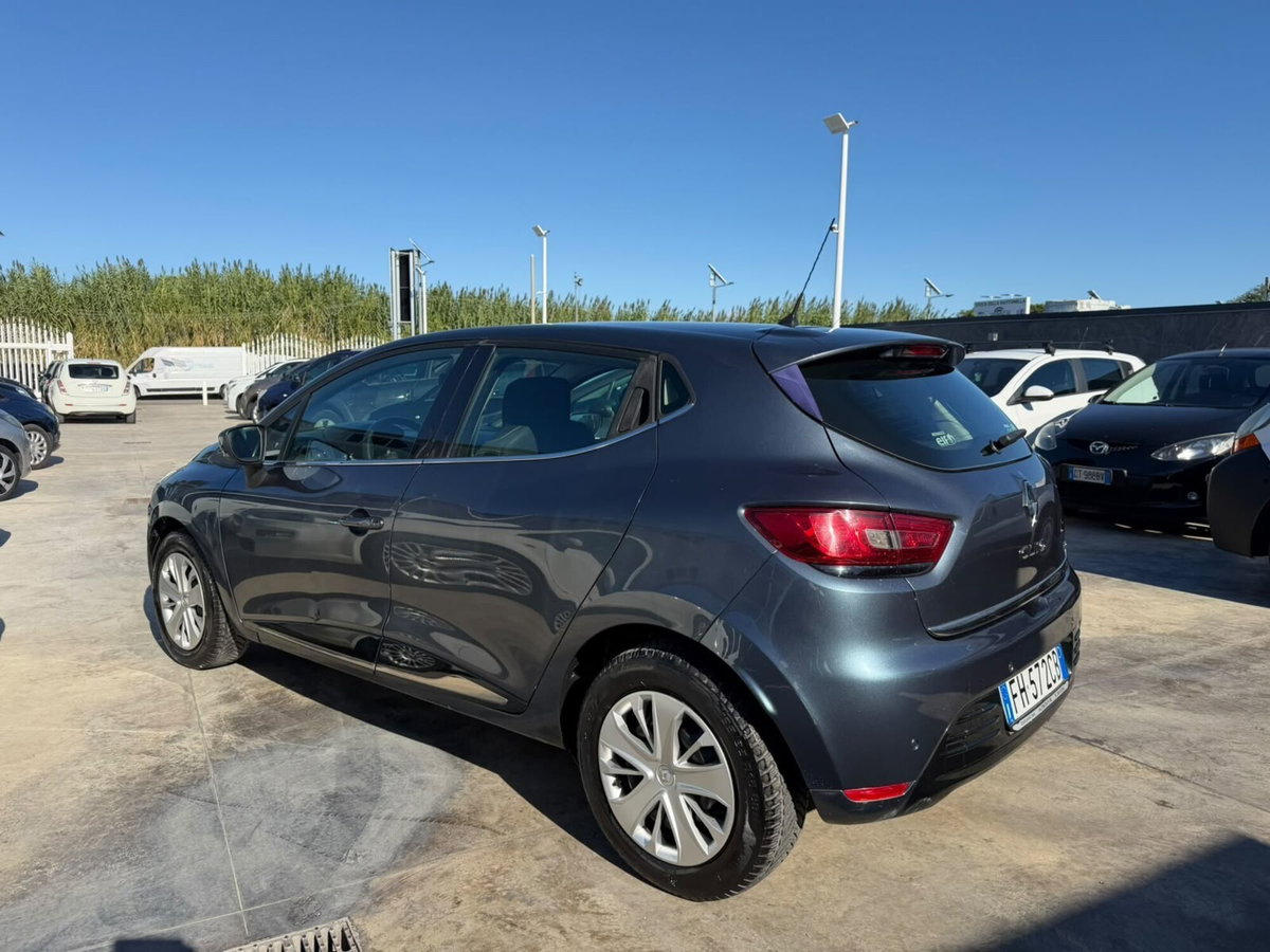 Renault Clio TCe 12V 90 CV GPL 5 porte Moschino Zen (4)