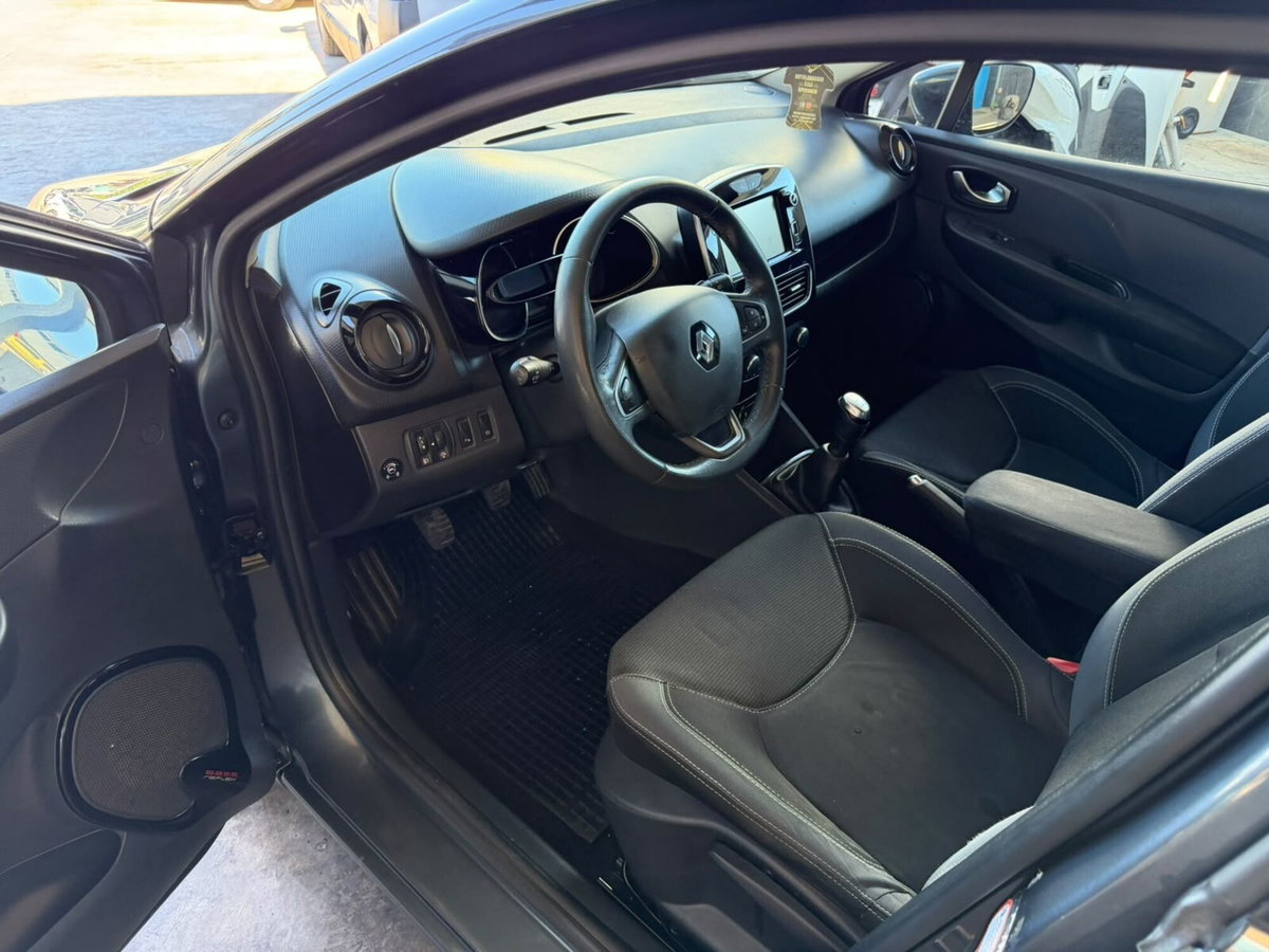 Renault Clio TCe 12V 90 CV GPL 5 porte Moschino Zen (7)