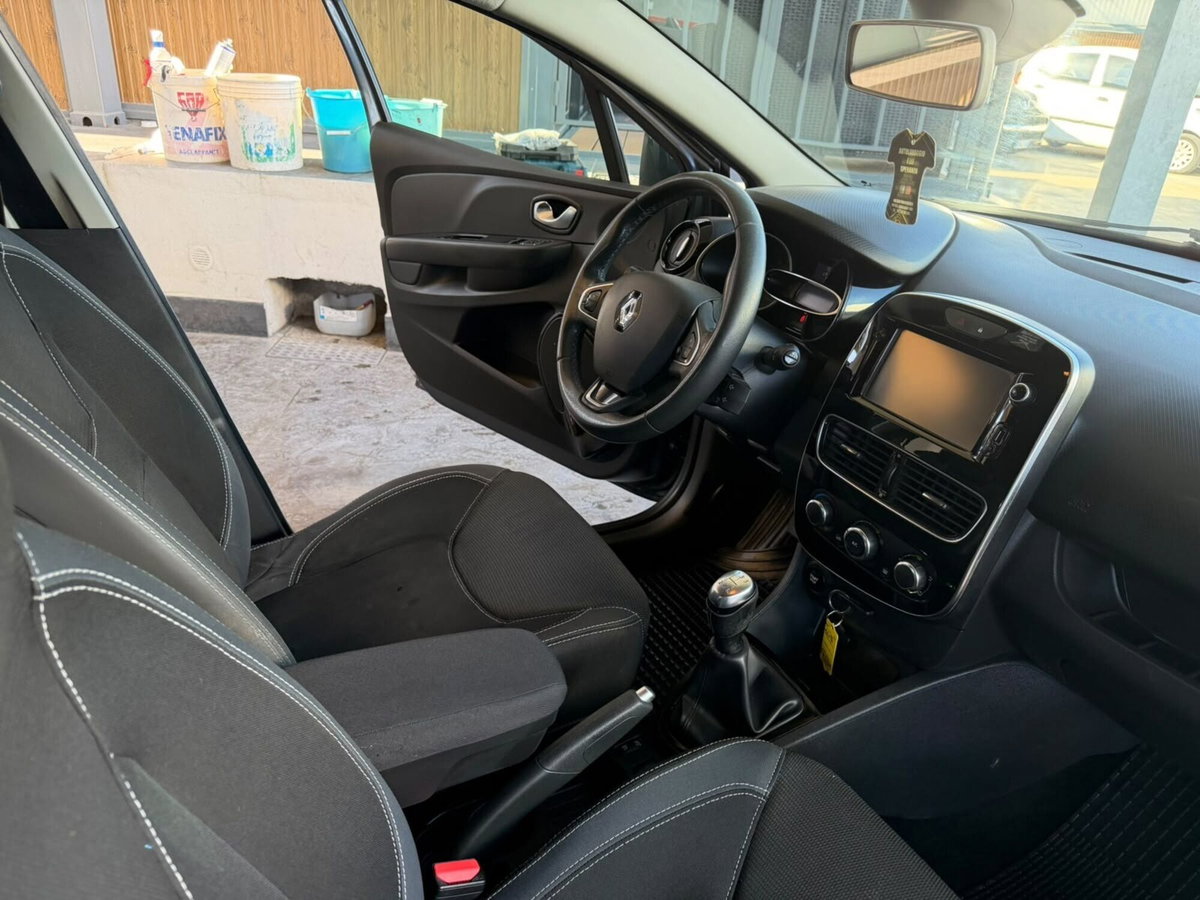 Renault Clio TCe 12V 90 CV GPL 5 porte Moschino Zen (8)