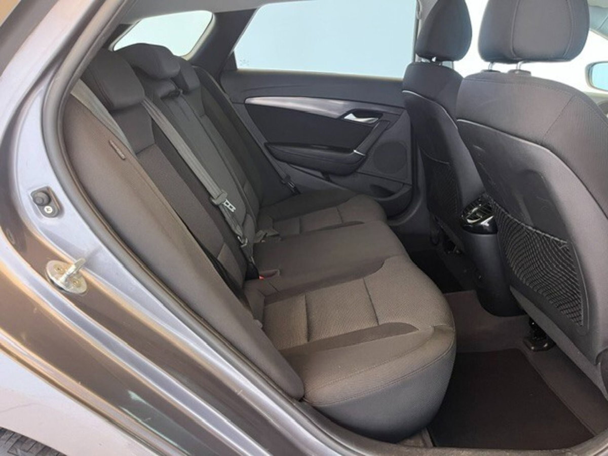 Hyundai i40 Station Wagon 1.7 CRDi 141 CV Comfort (12)