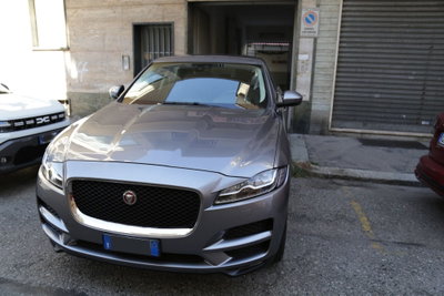 Jaguar F-Pace 2.0 D 180 CV AWD aut. Chequered Flag usata