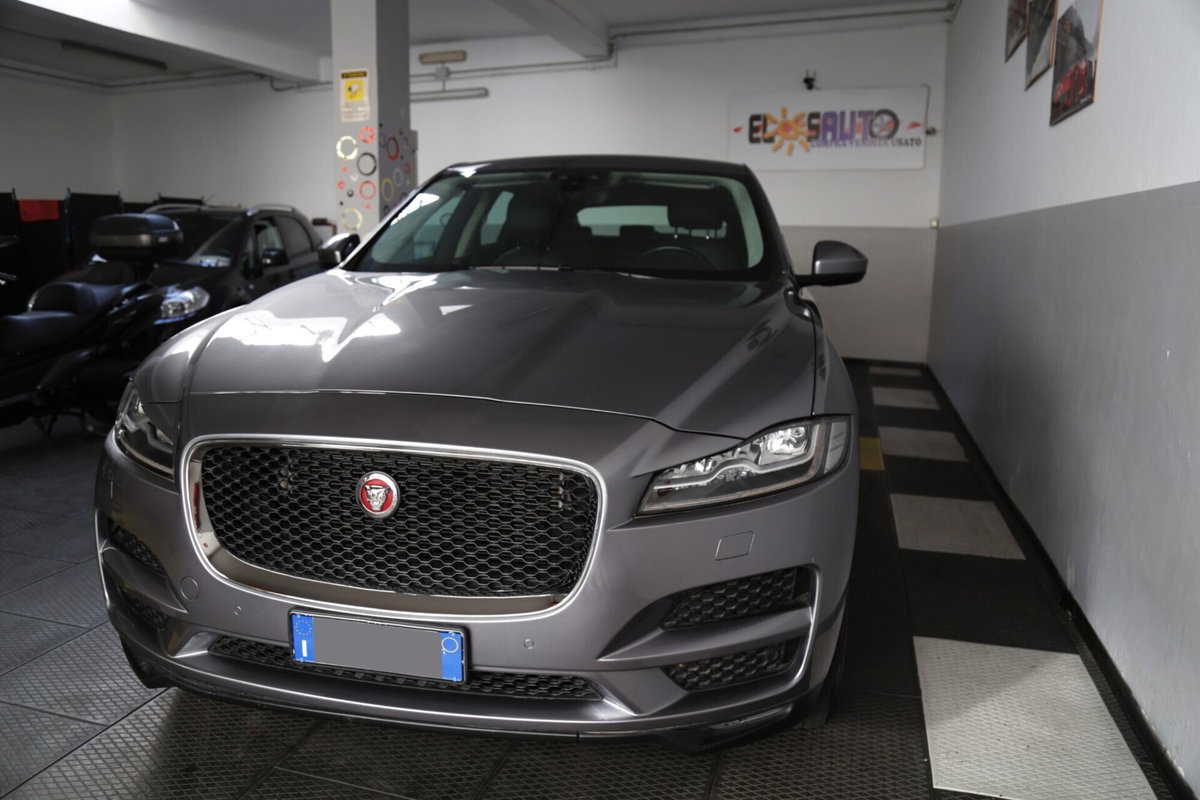 Jaguar F-Pace 2.0 D 180 CV AWD aut. Chequered Flag (11)