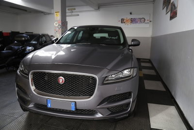 Jaguar F-Pace 2.0 D 180 CV AWD aut. Chequered Flag (11)