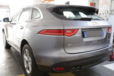 Jaguar F-Pace 2.0 D 180 CV AWD aut. Chequered Flag (13)