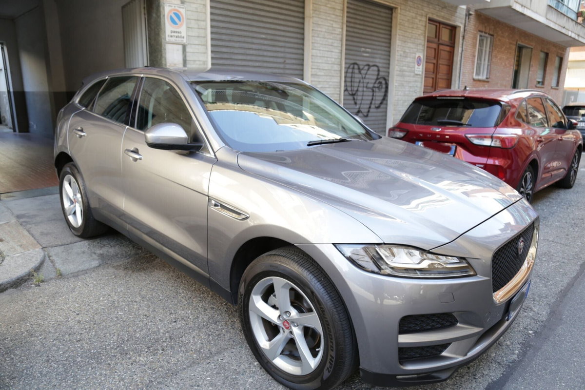 Jaguar F-Pace 2.0 D 180 CV AWD aut. Chequered Flag (15)
