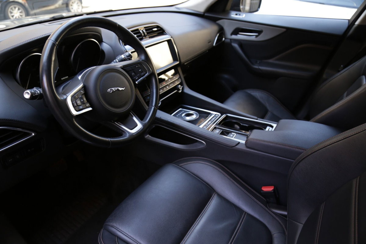 Jaguar F-Pace 2.0 D 180 CV AWD aut. Chequered Flag (5)