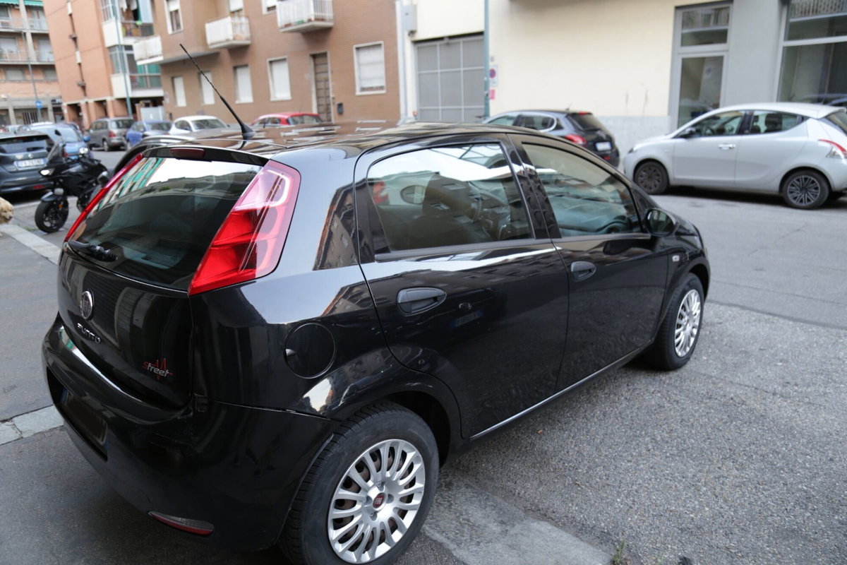 Fiat Punto 1.3 MJT II 75 CV 5 porte Street (12)