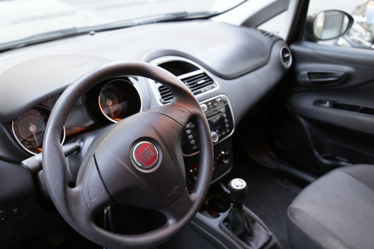 Fiat Punto 1.3 MJT II 75 CV 5 porte Street (8)