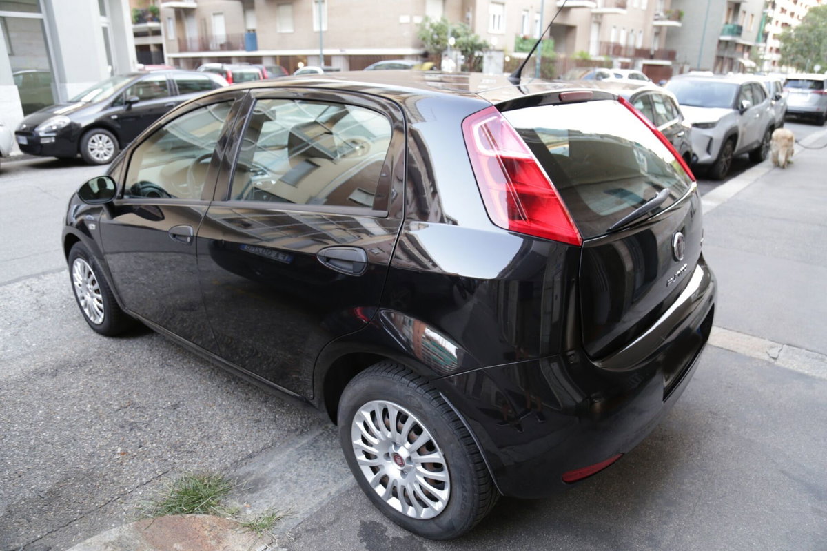 Fiat Punto 1.3 MJT II 75 CV 5 porte Street (11)
