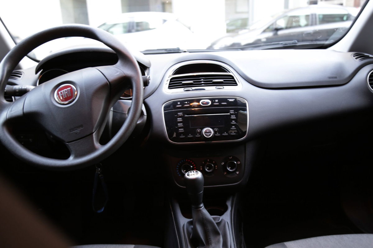 Fiat Punto 1.3 MJT II 75 CV 5 porte Street (12)