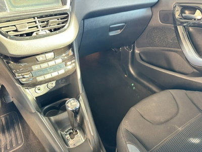Peugeot 208 e-HDi 92 CV Stop&Start 5 porte Allure (10)