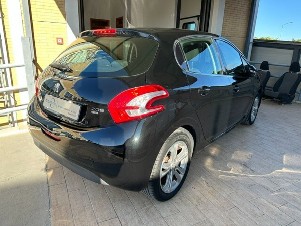 Peugeot 208 e-HDi 92 CV Stop&Start 5 porte Allure (4)