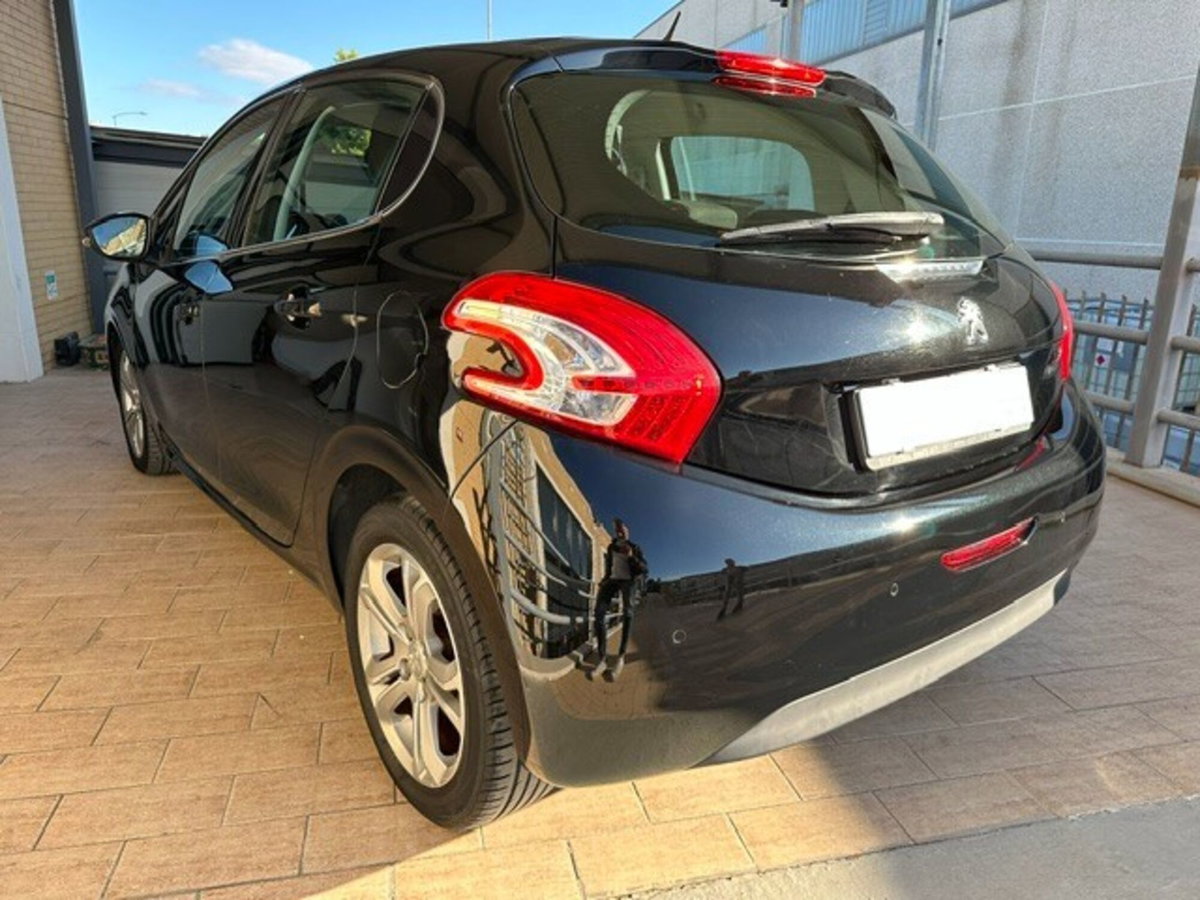 Peugeot 208 e-HDi 92 CV Stop&Start 5 porte Allure (6)