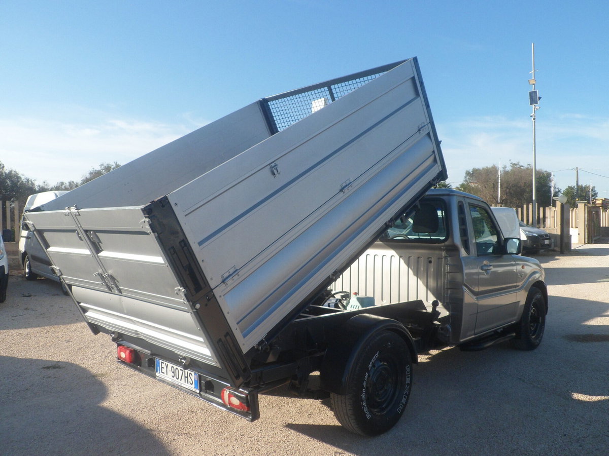 Mahindra Goa Pick-up 2.2 CRDe 16V 4WD SC Trilaterale Pick-Up (4)