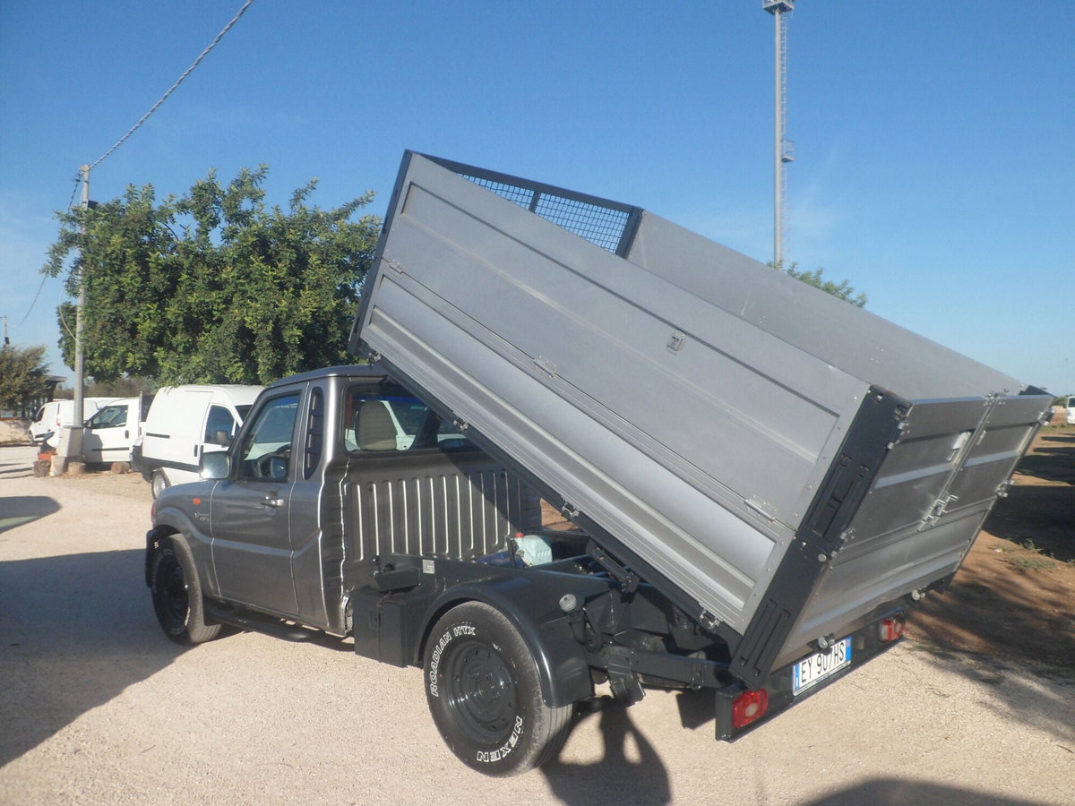 Mahindra Goa Pick-up 2.2 CRDe 16V 4WD SC Trilaterale Pick-Up (6)