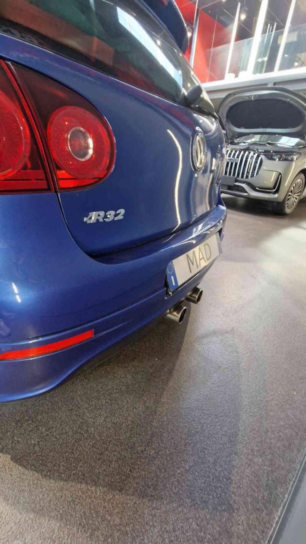 Volkswagen Golf 3.2 VR6 4mot. 3p. DSG R32 (2)