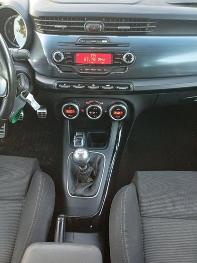 Alfa Romeo Giulietta 2.0 JTDm-2 Distinctive 170cv (14)