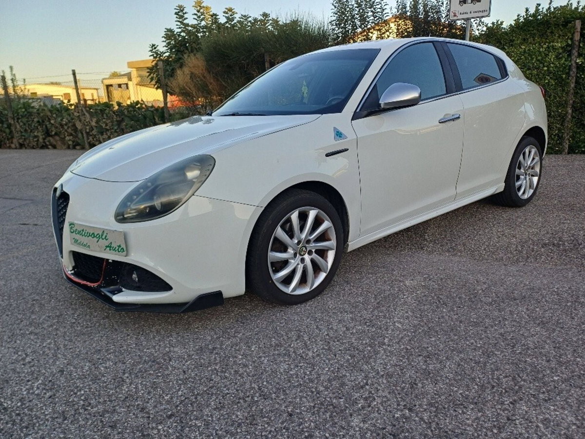 Alfa Romeo Giulietta 2.0 JTDm-2 Distinctive 170cv (2)