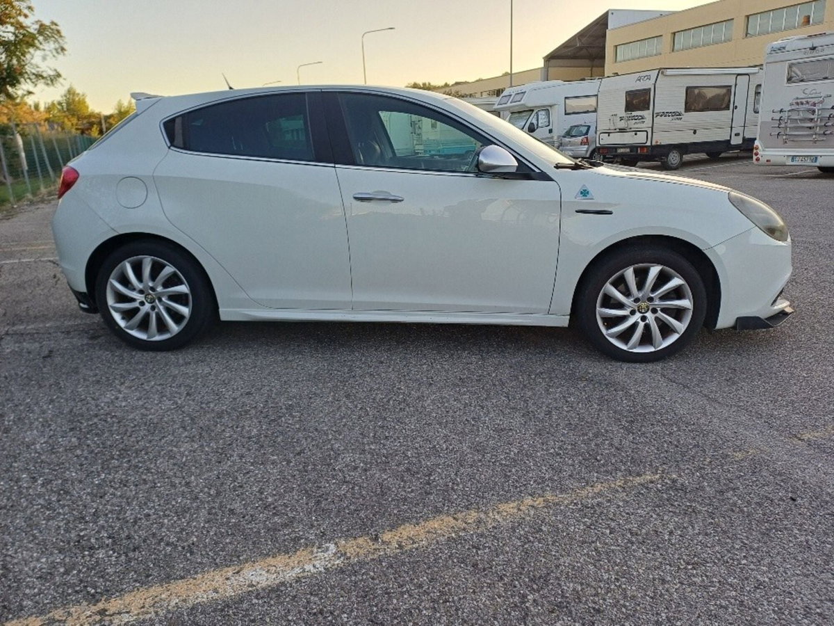 Alfa Romeo Giulietta 2.0 JTDm-2 Distinctive 170cv (3)