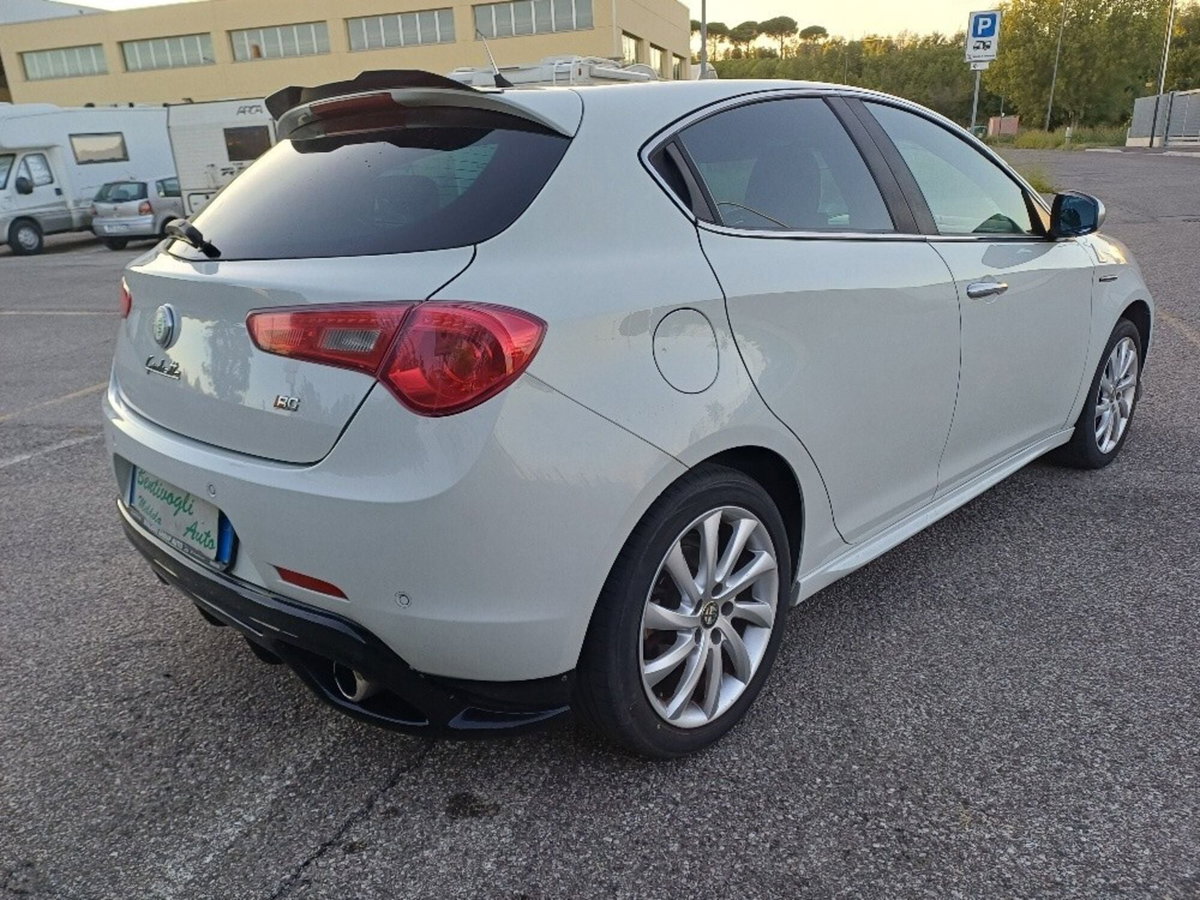 Alfa Romeo Giulietta 2.0 JTDm-2 Distinctive 170cv (8)