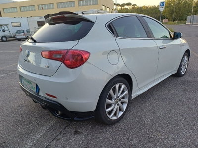 Alfa Romeo Giulietta 2.0 JTDm-2 Distinctive 170cv (8)