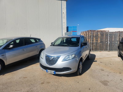 Lancia Ypsilon 0.9 TwinAir 85 CV 5 porte Metano Ecochic Silver usata