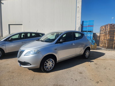 Lancia Ypsilon 0.9 TwinAir 85 CV 5 porte Metano Ecochic Silver (2)