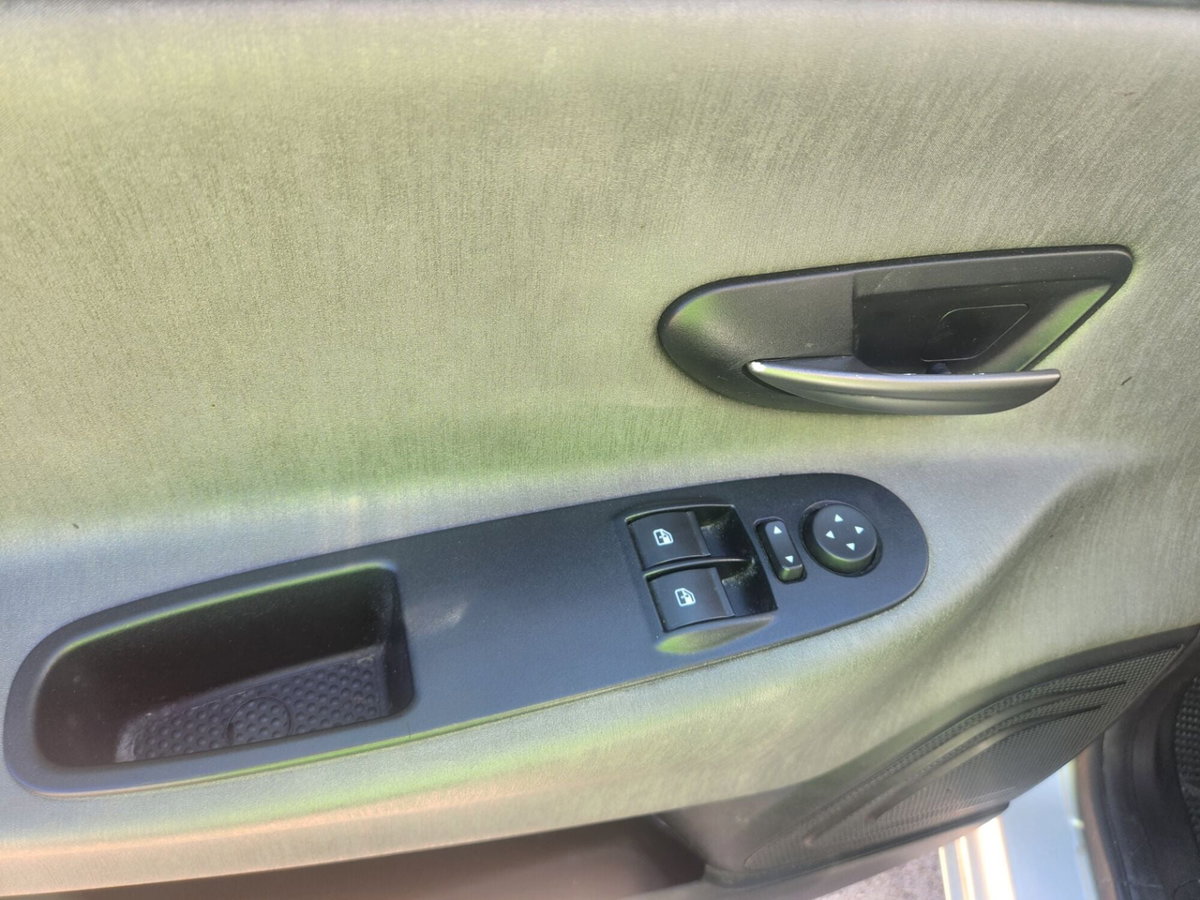 Lancia Ypsilon 0.9 TwinAir 85 CV 5 porte Metano Ecochic Silver (6)