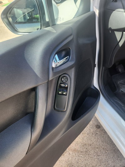 Citroen C3 1.4 HDi 70 Exclusive (5)