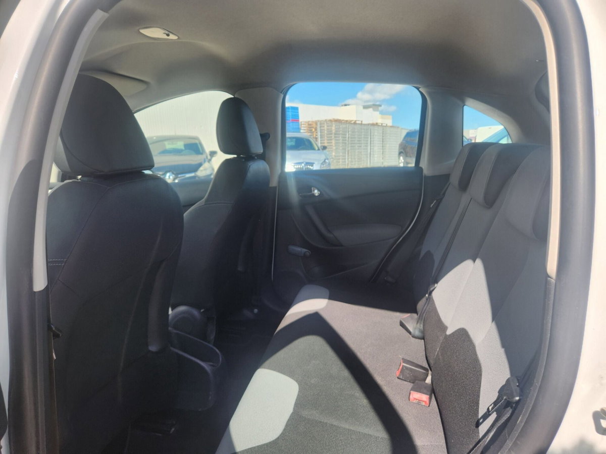 Citroen C3 1.4 HDi 70 Exclusive (9)