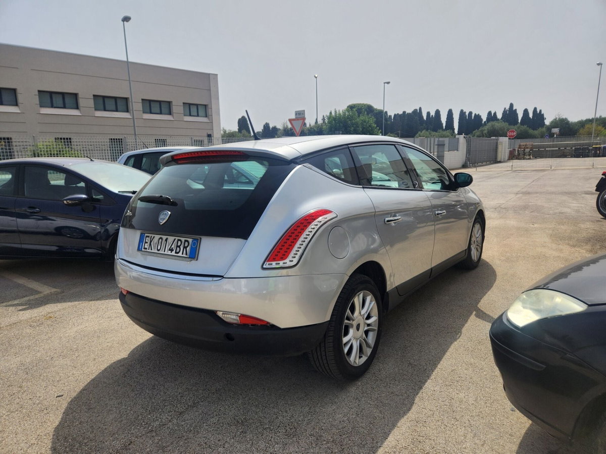 Lancia Delta 1.6 MJT DPF 105 CV Gold (10)