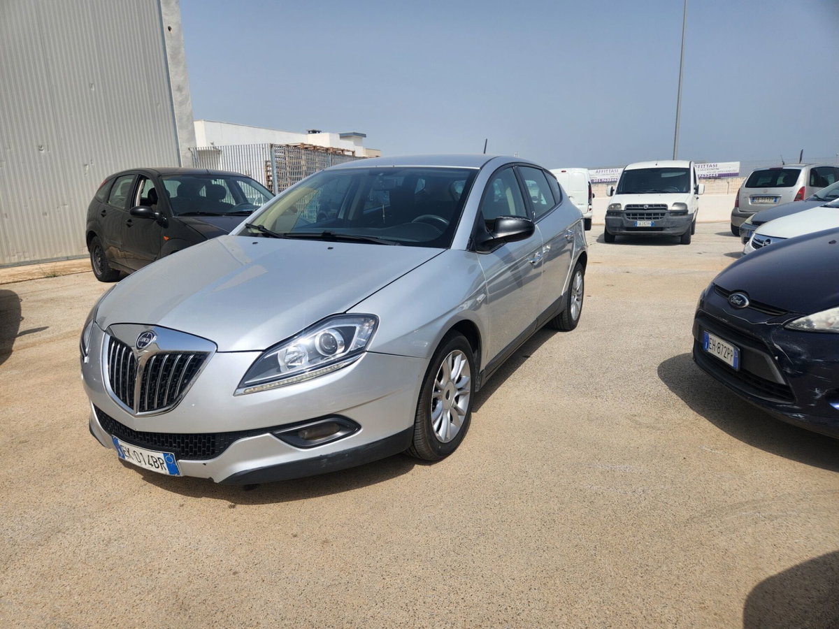 Lancia Delta 1.6 MJT DPF 105 CV Gold (2)