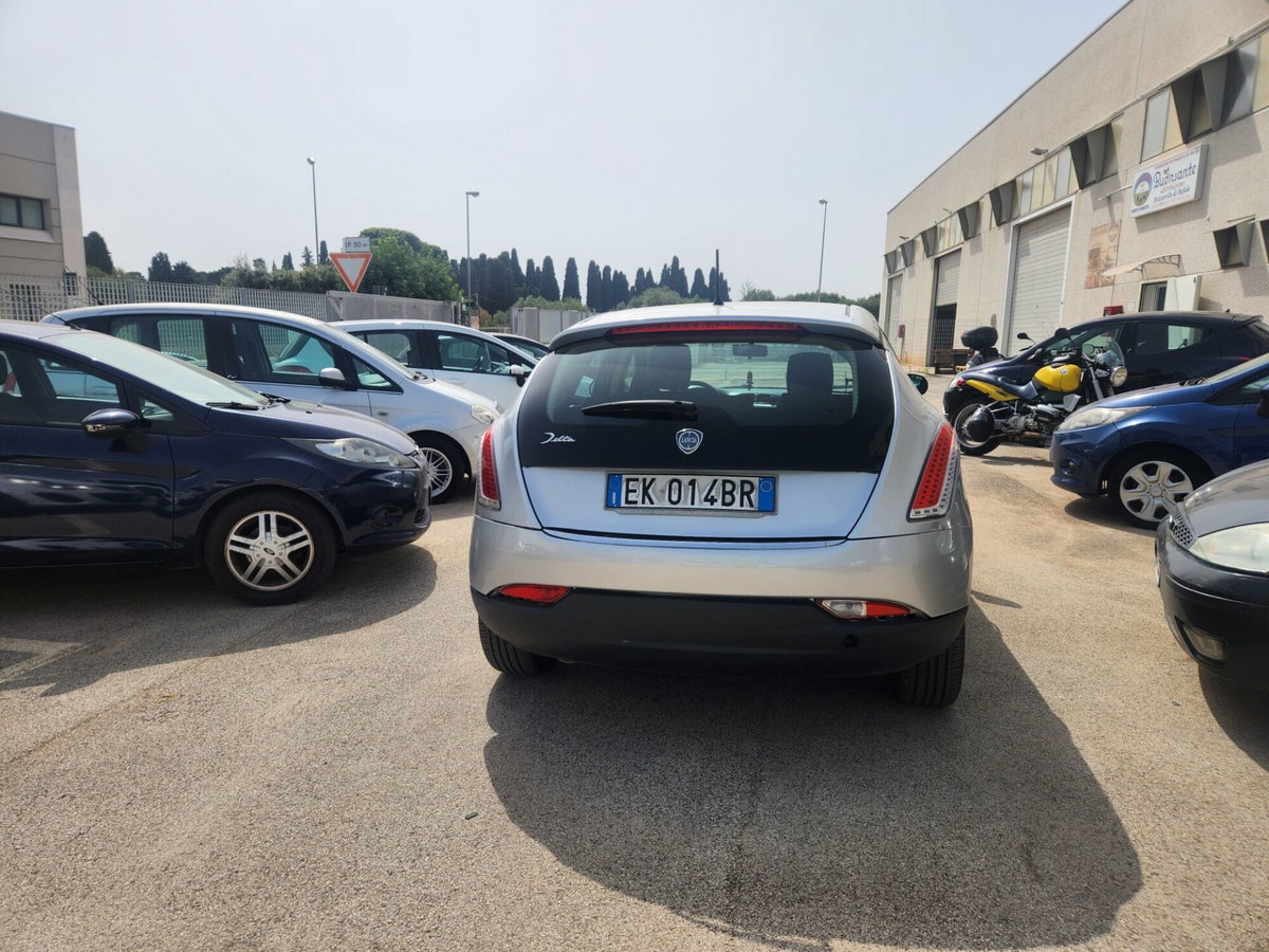 Lancia Delta 1.6 MJT DPF 105 CV Gold (9)