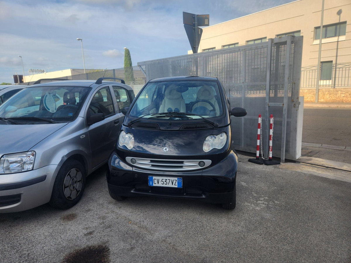 smart Fortwo 700 coupé pure (37 kW)