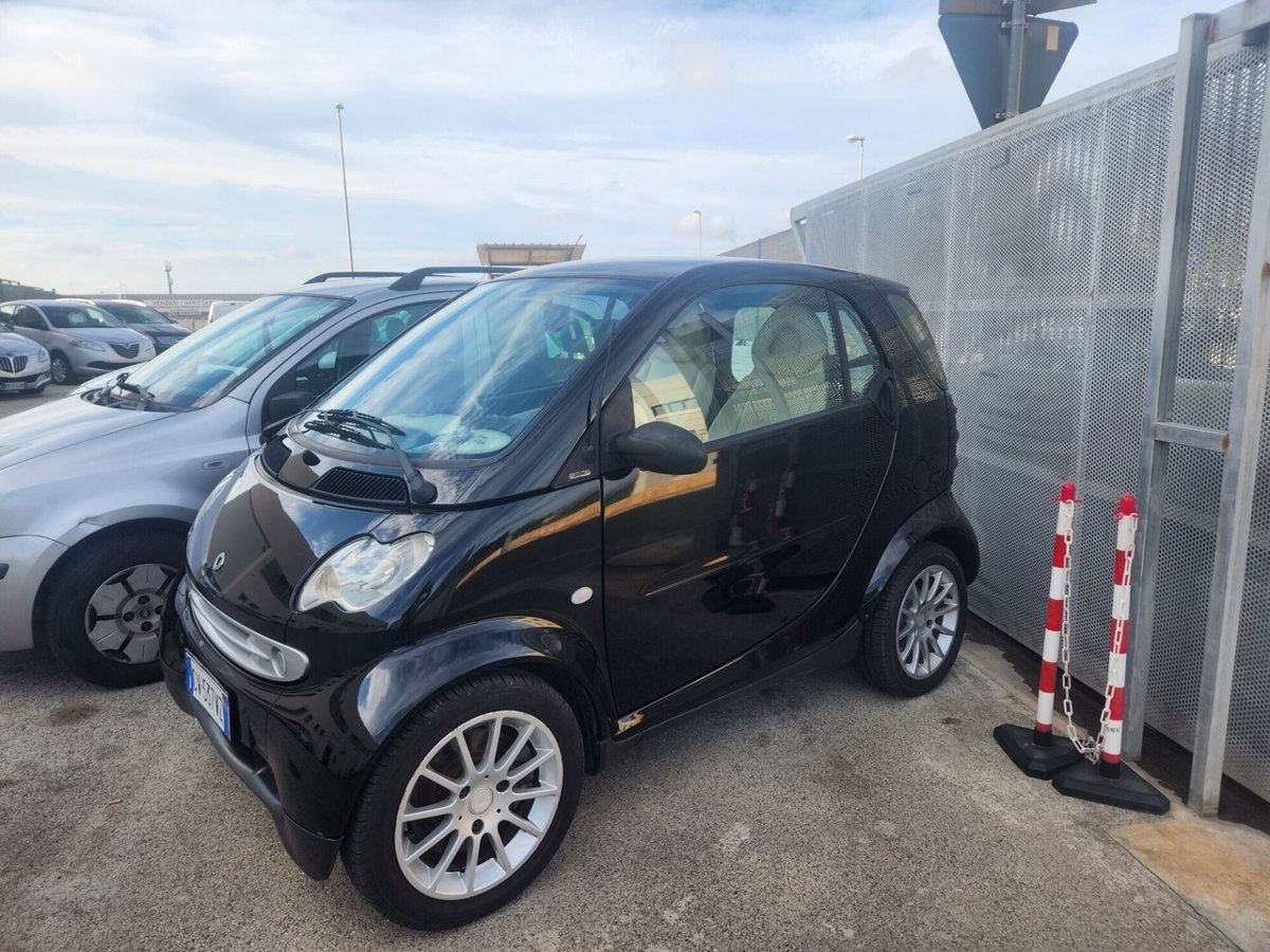 smart Fortwo 700 coupé pure (37 kW) (2)